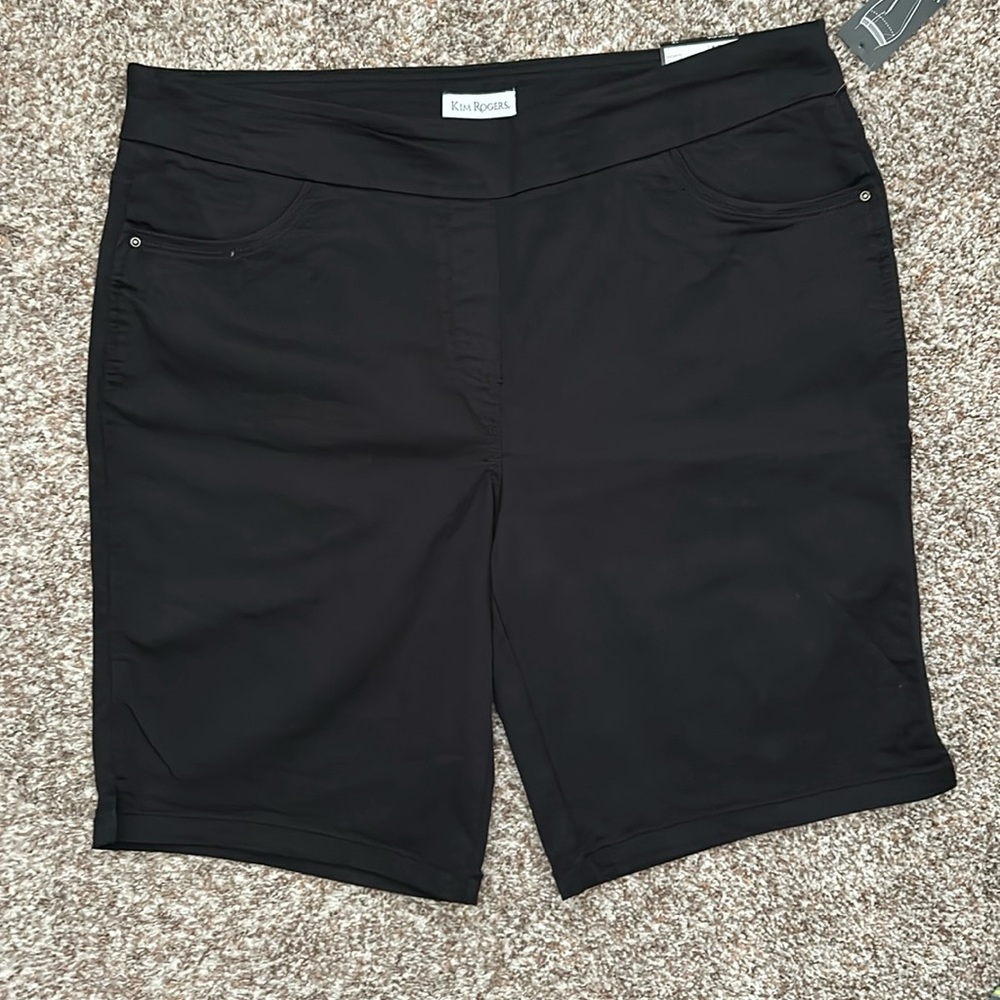 NWT Womens Bermuda Tummy Control Size 18